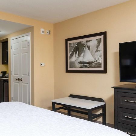 Hampton Inn Holland Buitenkant foto
