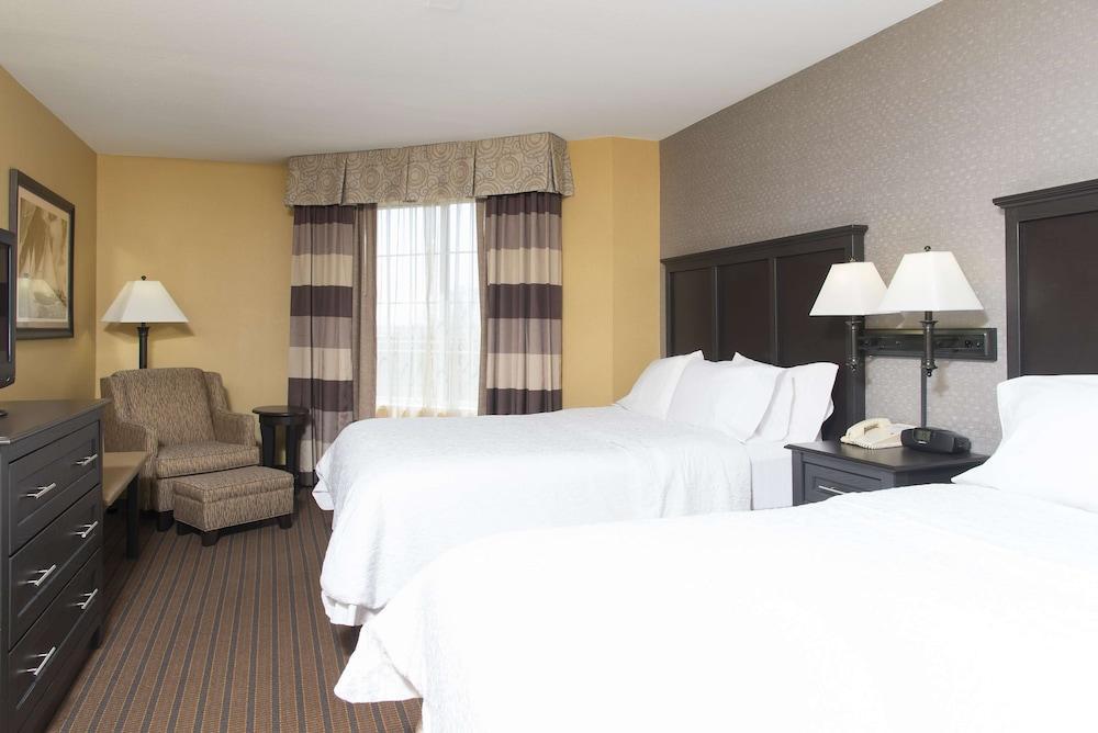 Hampton Inn Holland Buitenkant foto