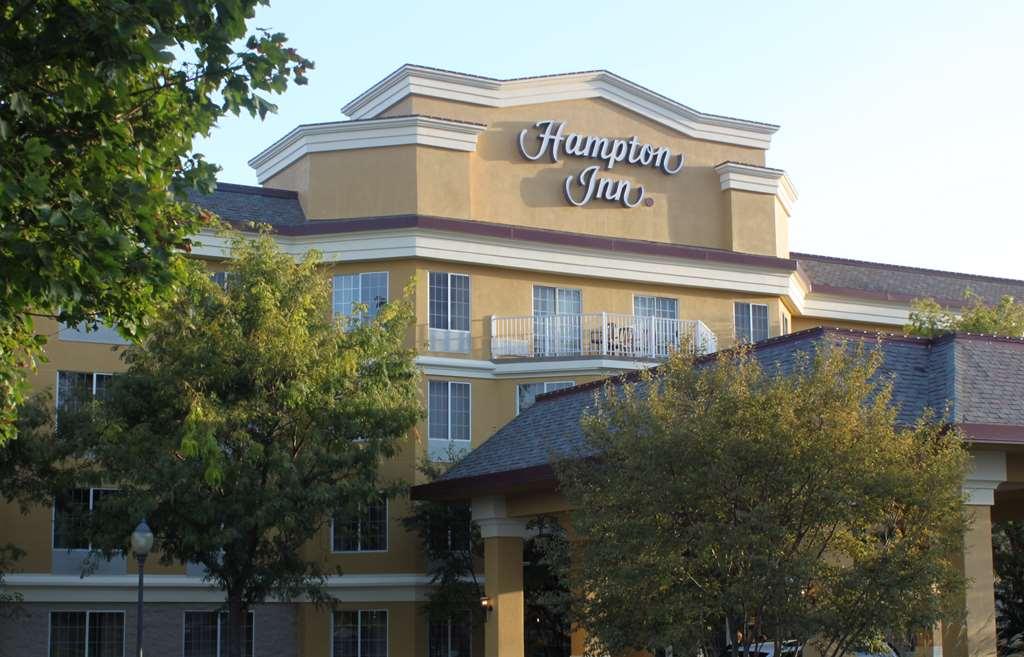 Hampton Inn Holland Buitenkant foto