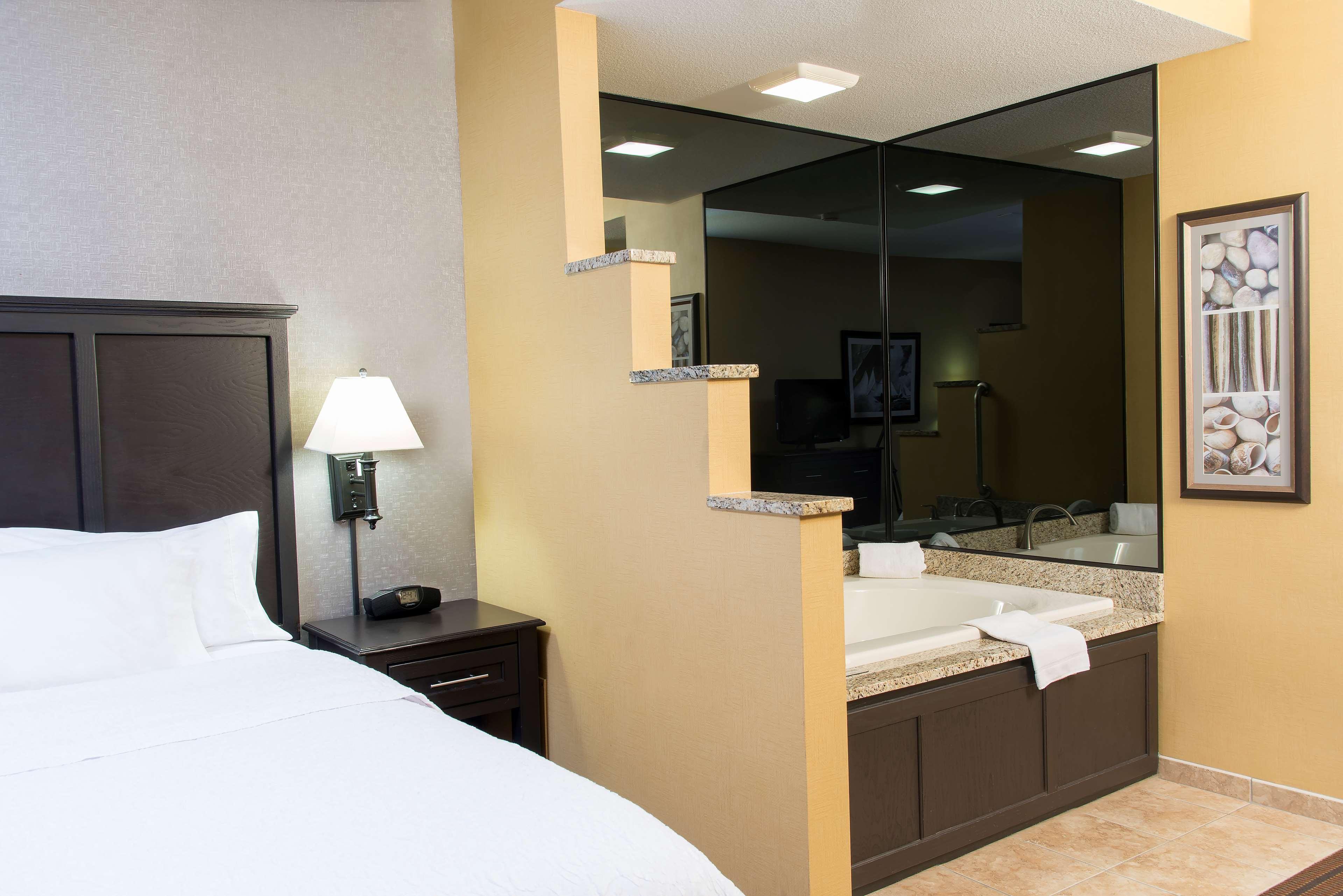 Hampton Inn Holland Buitenkant foto