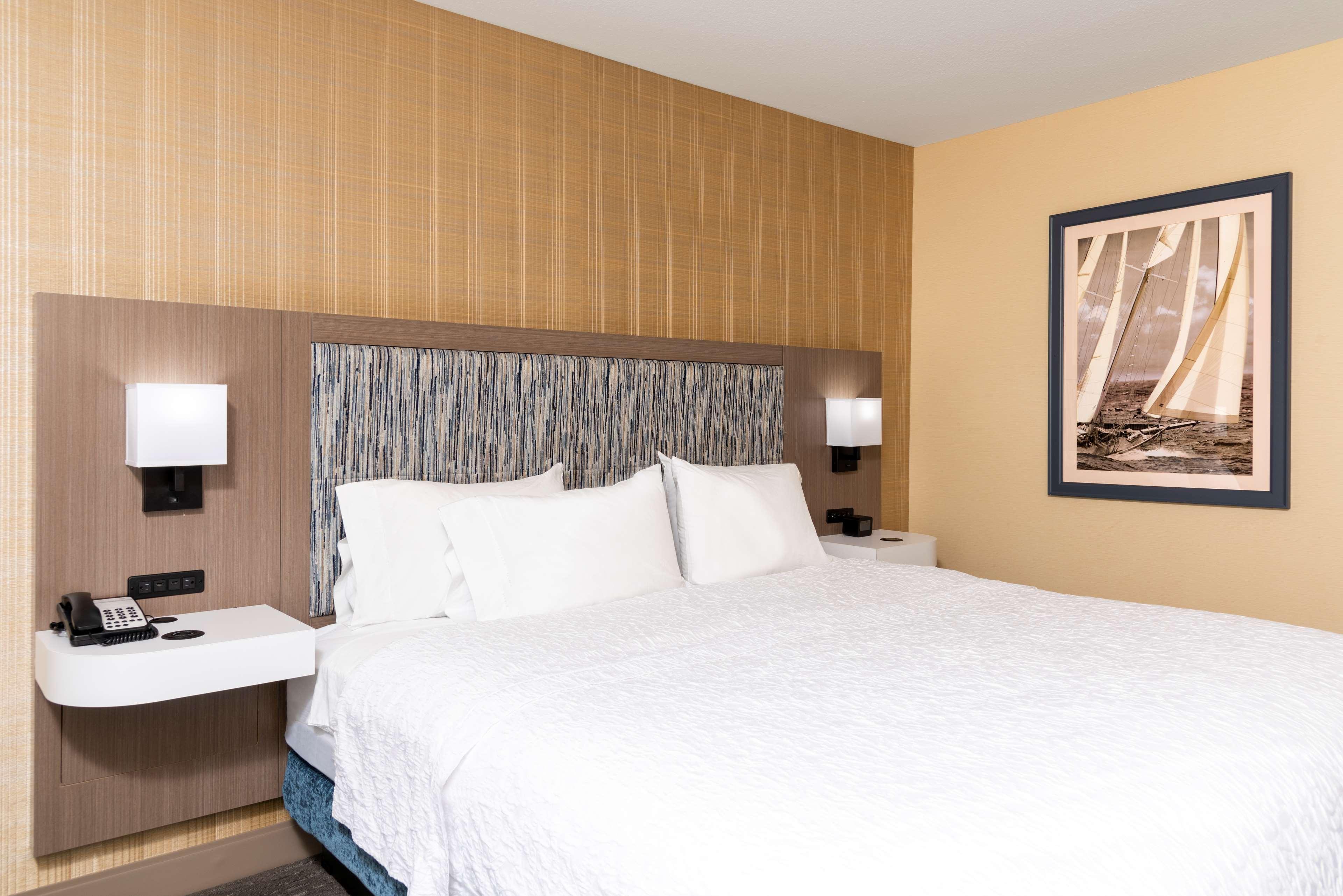 Hampton Inn Holland Buitenkant foto