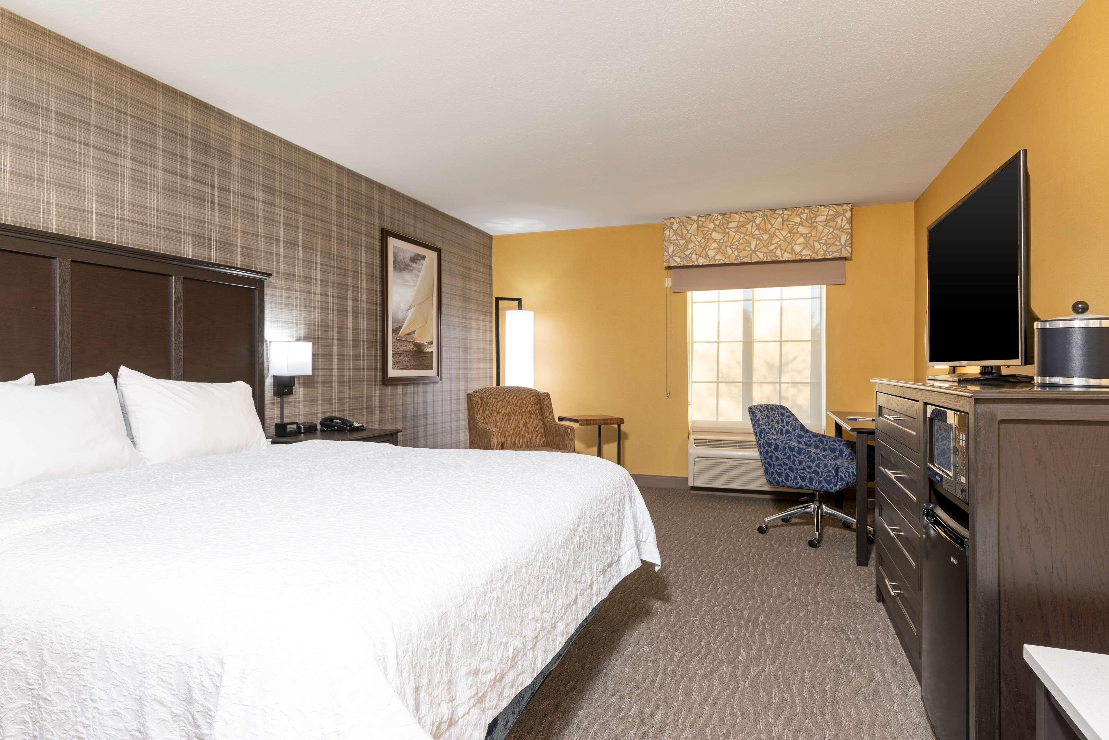 Hampton Inn Holland Buitenkant foto