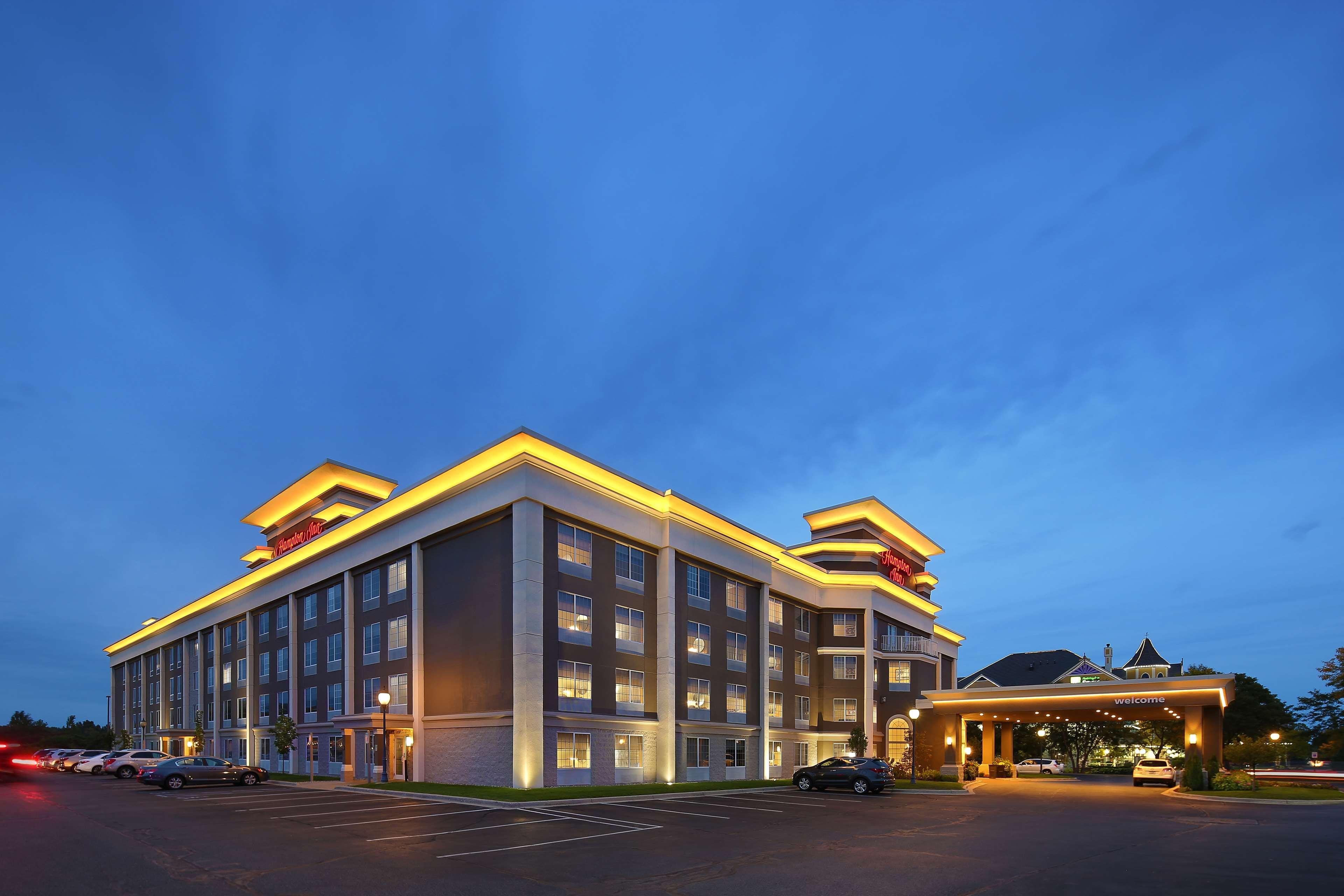 Hampton Inn Holland Buitenkant foto
