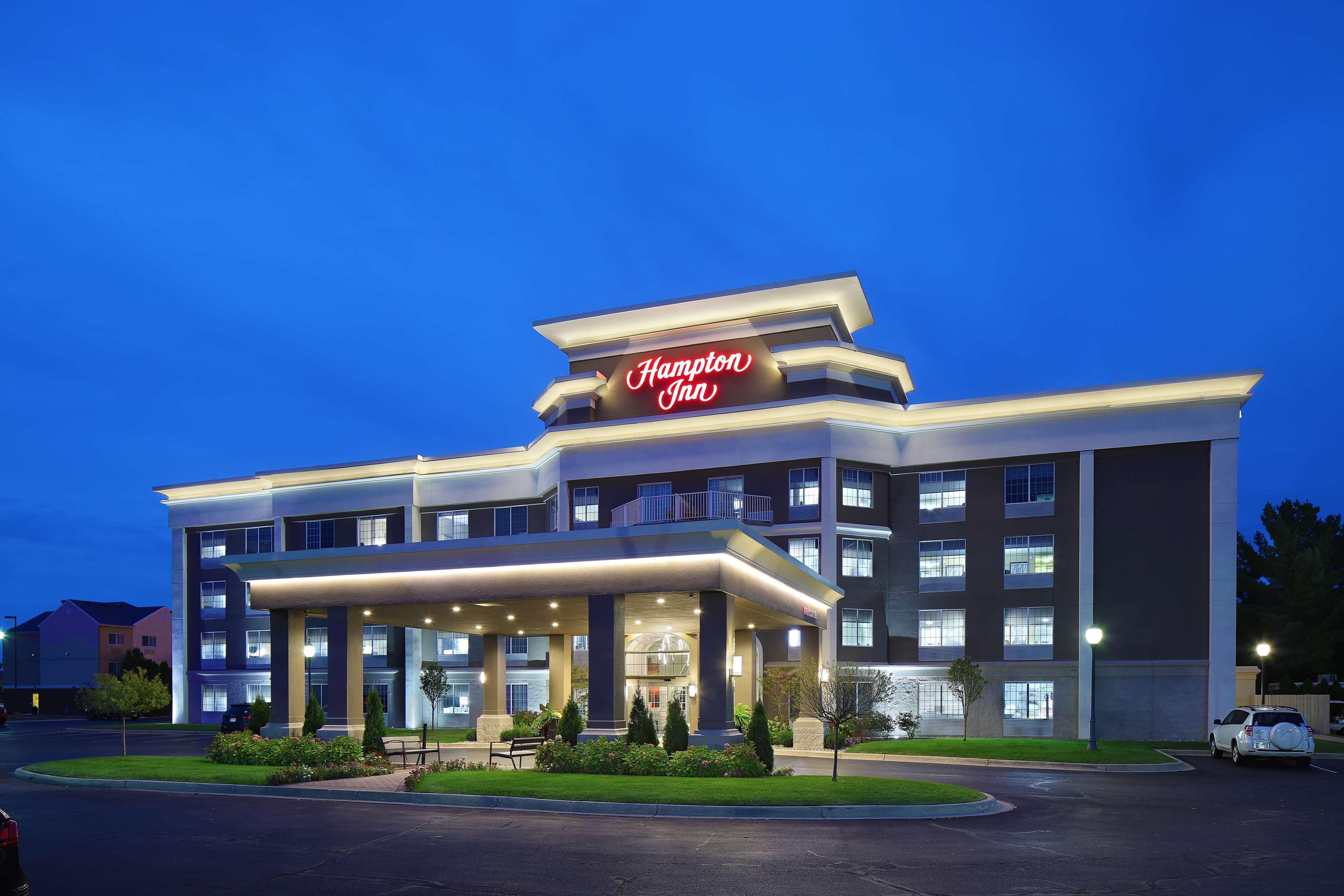 Hampton Inn Holland Buitenkant foto