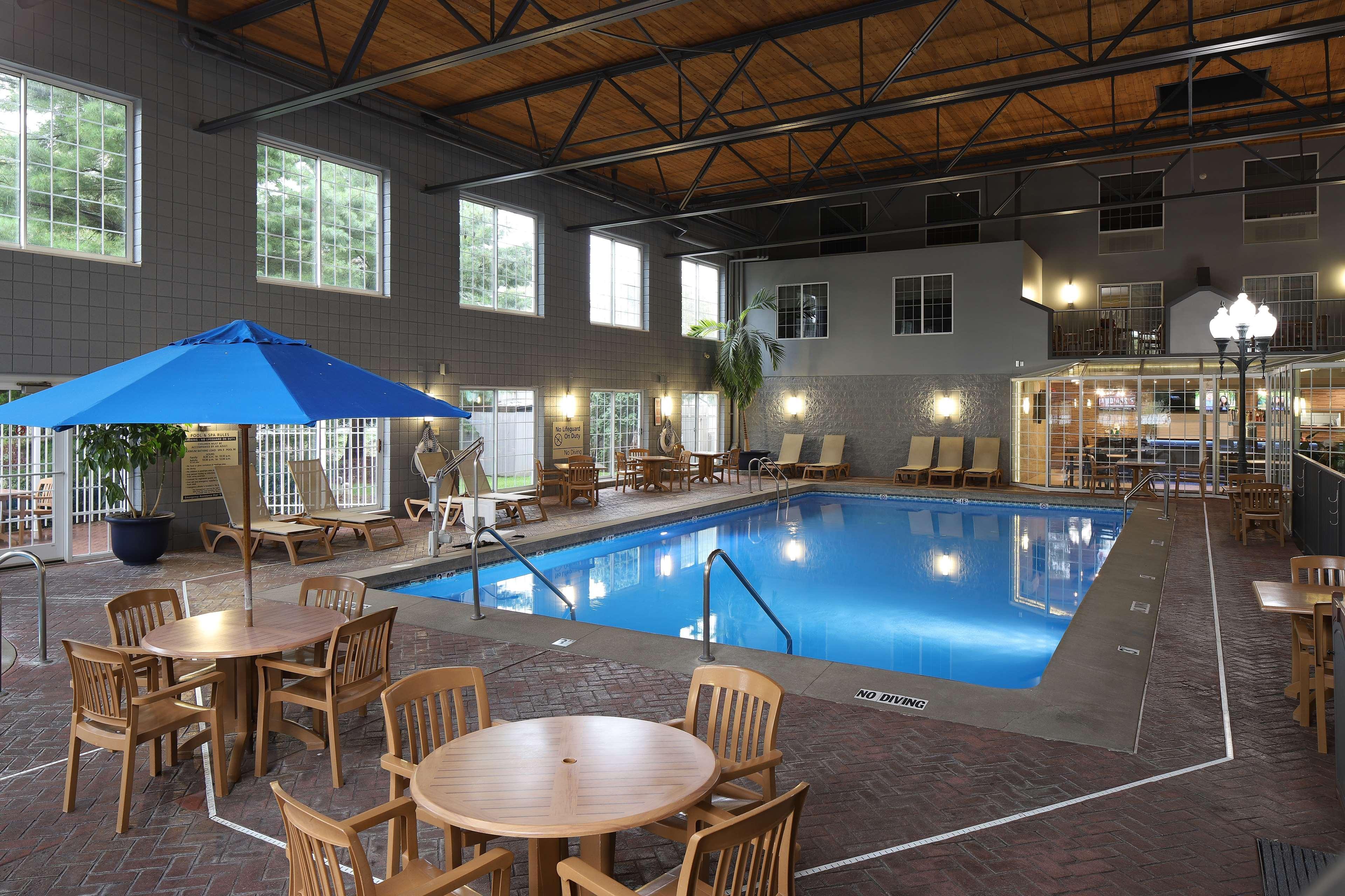 Hampton Inn Holland Buitenkant foto
