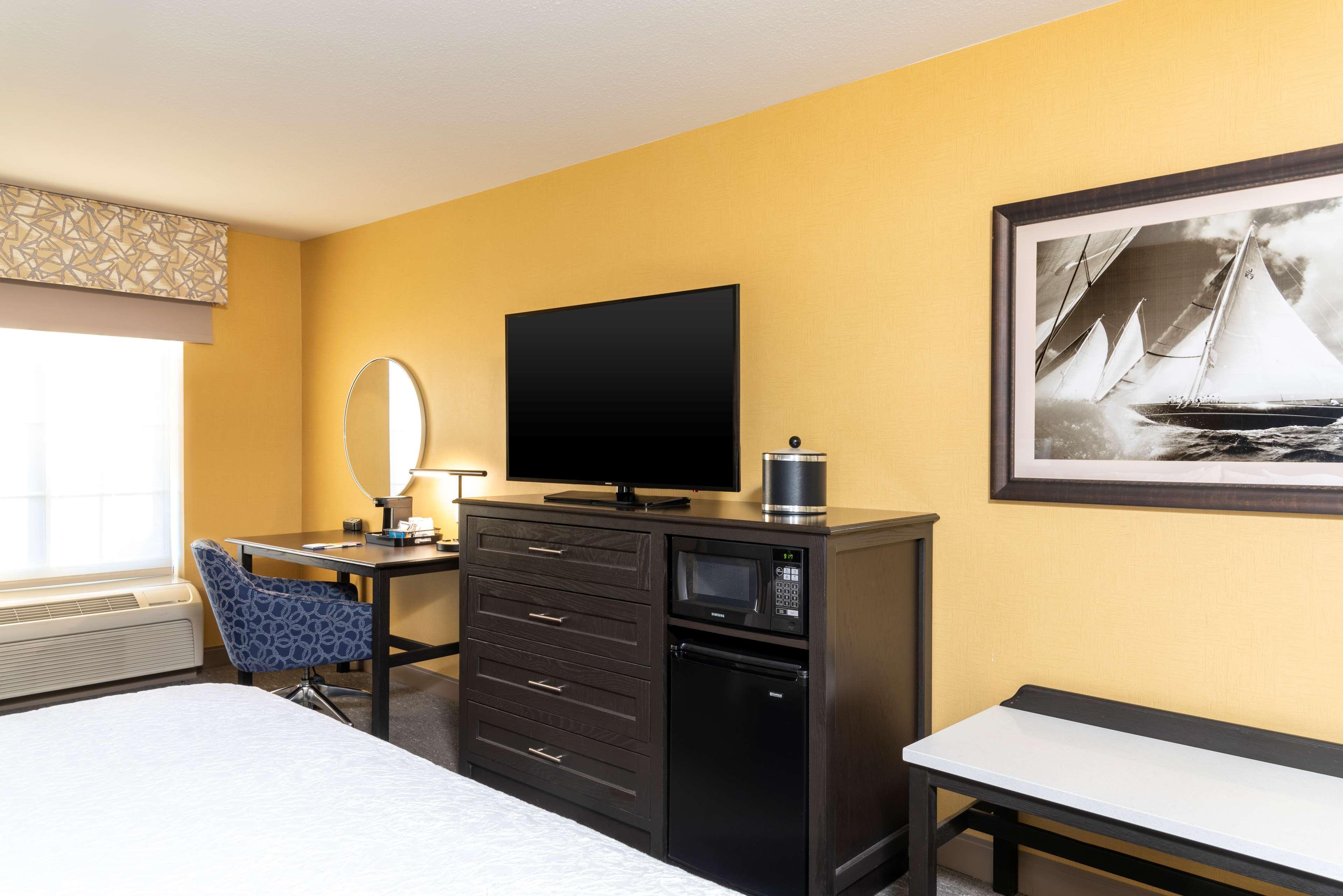 Hampton Inn Holland Buitenkant foto