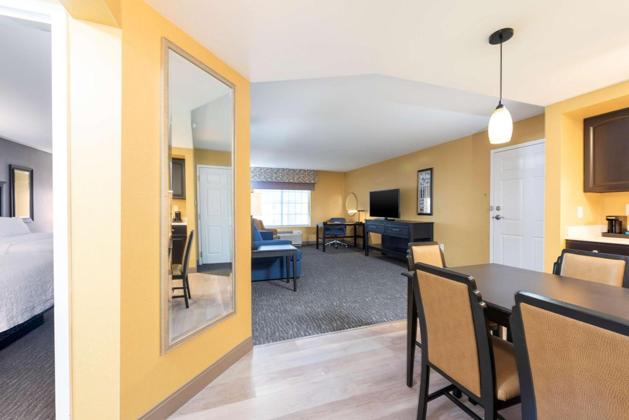 Hampton Inn Holland Buitenkant foto