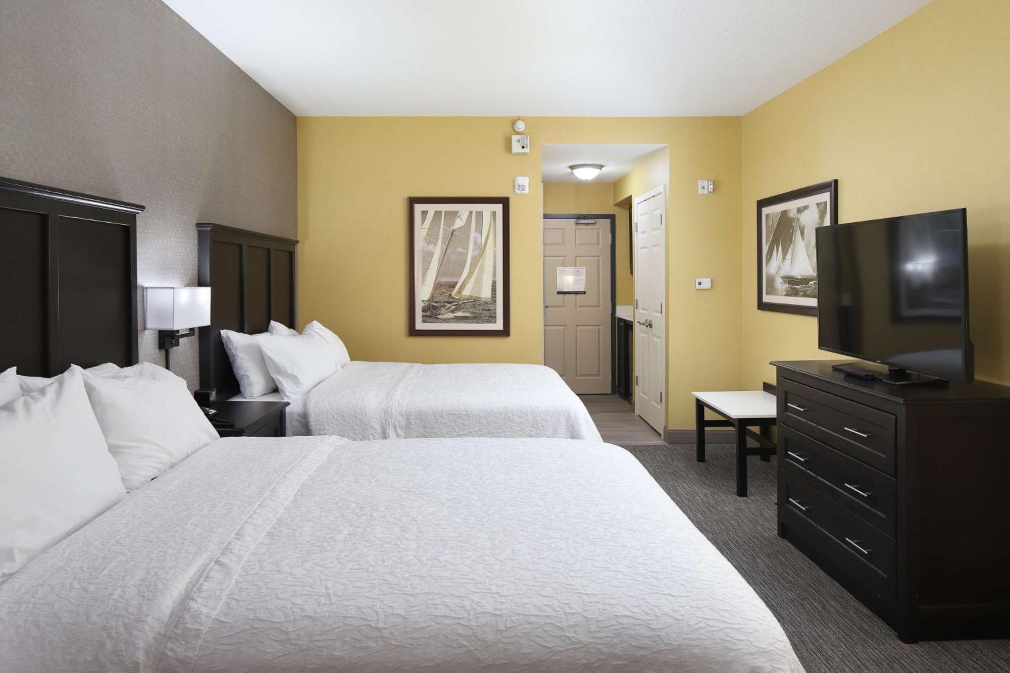 Hampton Inn Holland Buitenkant foto