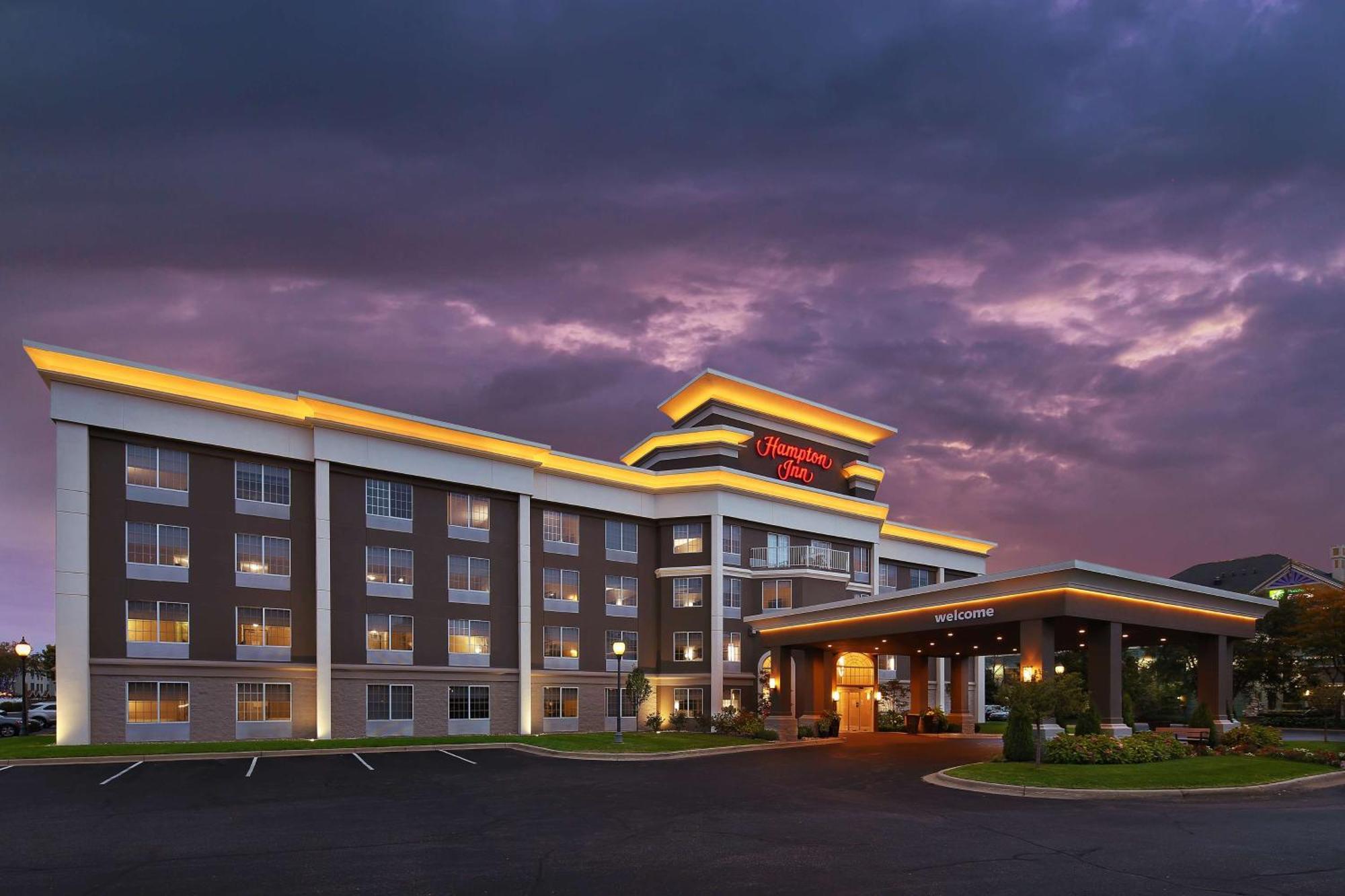 Hampton Inn Holland Buitenkant foto