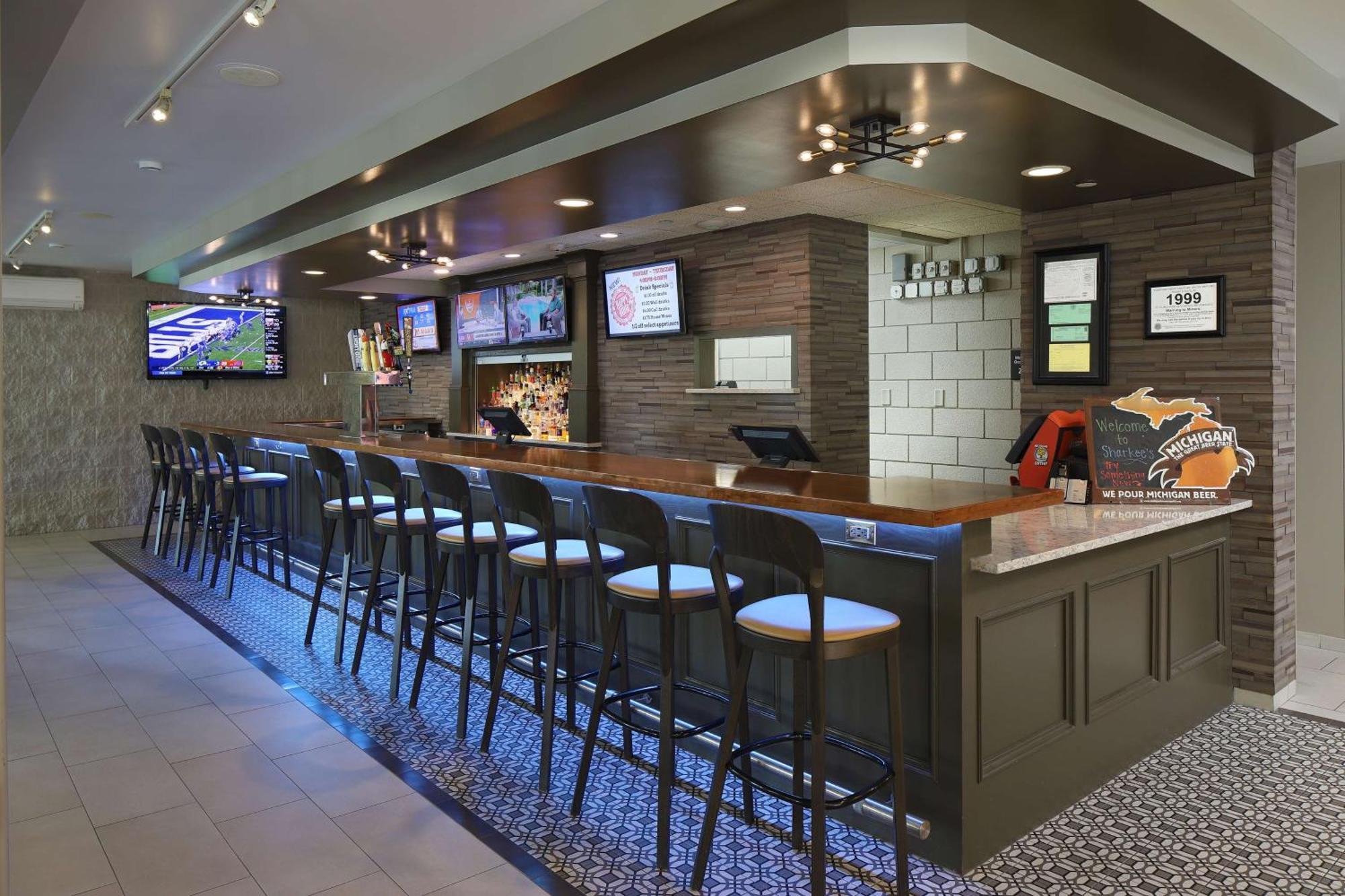 Hampton Inn Holland Buitenkant foto