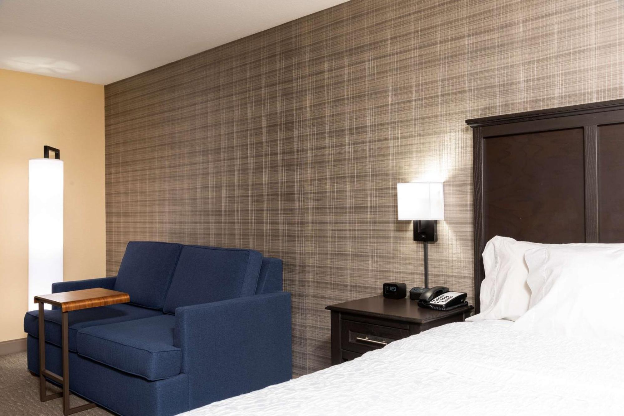 Hampton Inn Holland Buitenkant foto