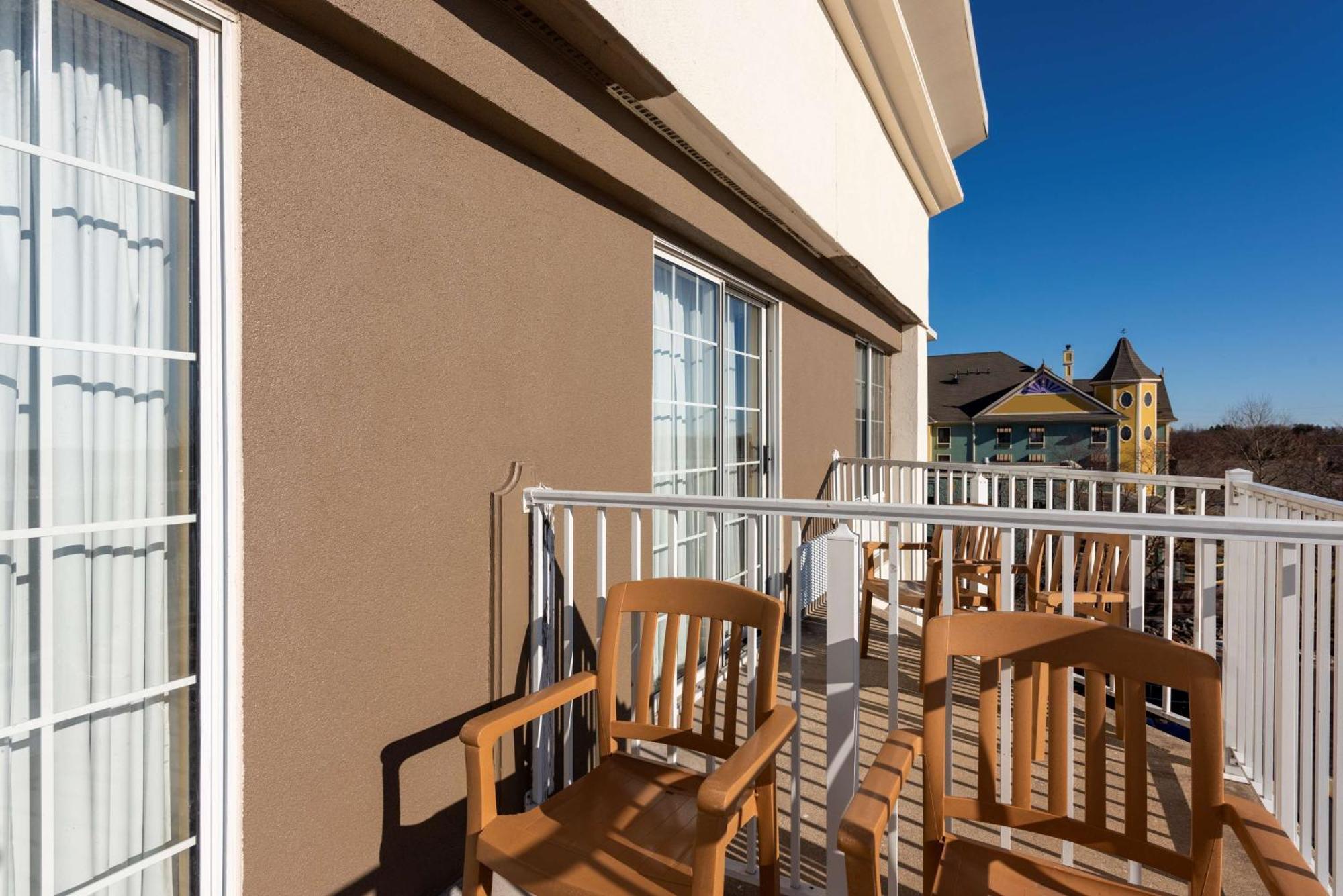 Hampton Inn Holland Buitenkant foto