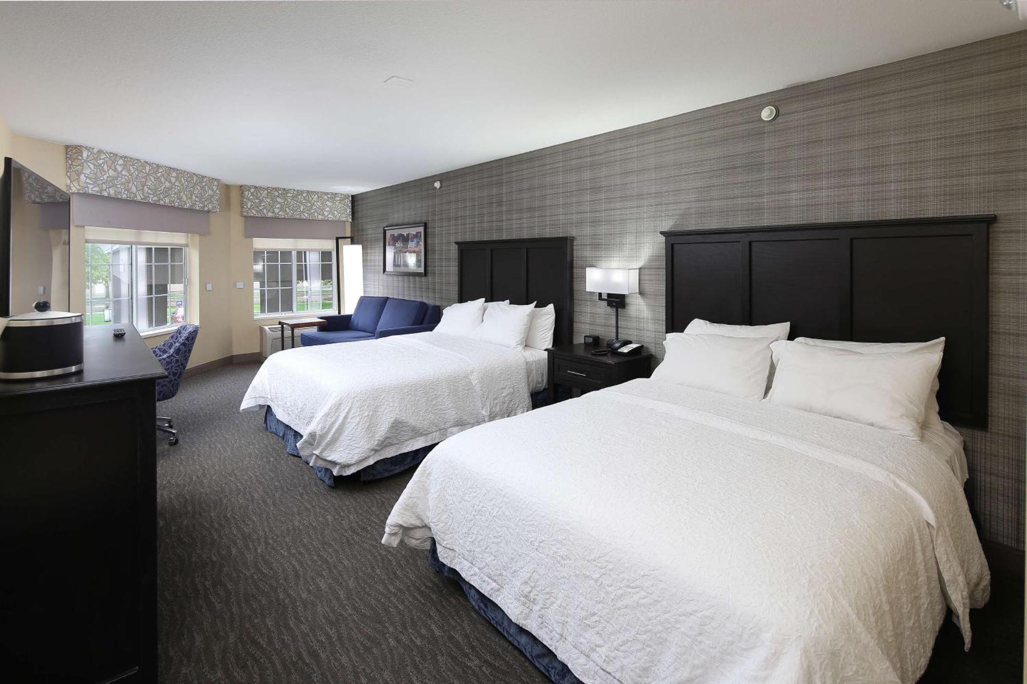 Hampton Inn Holland Buitenkant foto